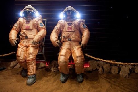 Astronautes_ekpedeush.jpg
